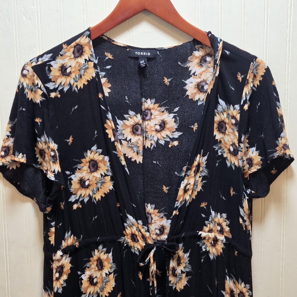 Torrid Dress Womens 00 Black Sunflower Short Sleeve V Neck Fit & Flare Midi